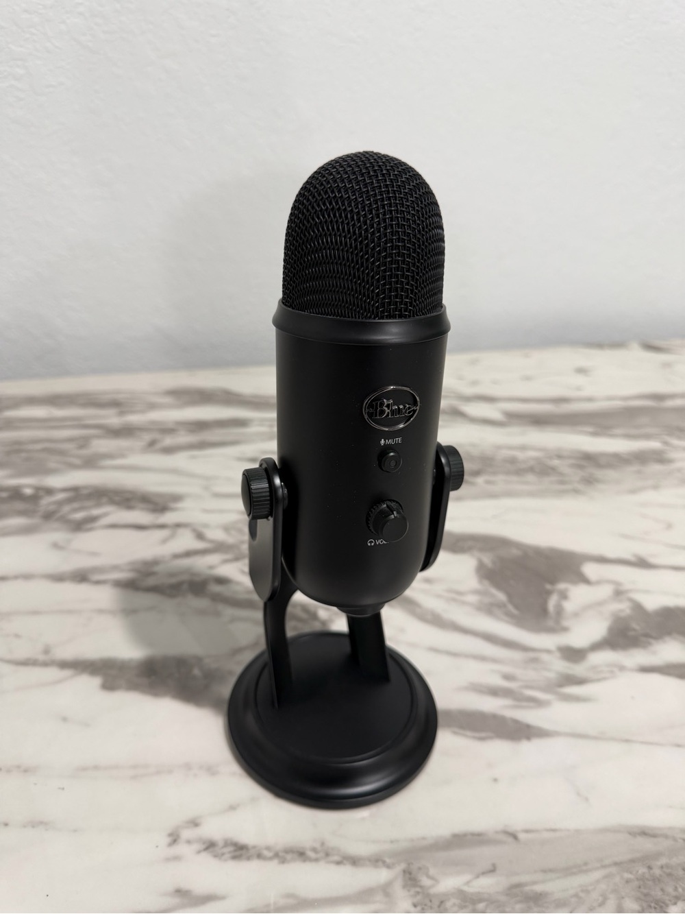 Logitech Creators Blue Yeti USB Microphone